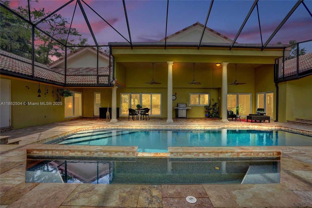 На продажу: $1,348,800 (6 спален, 4 ванн, 4323 Квадратных фут)