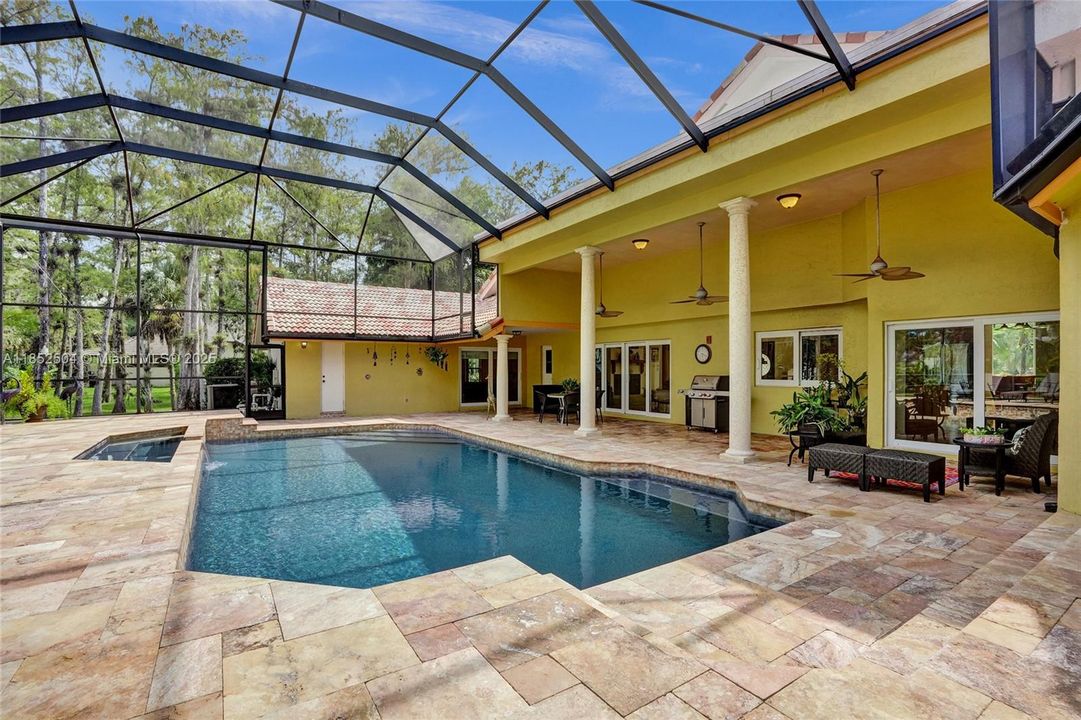 На продажу: $1,348,800 (6 спален, 4 ванн, 4323 Квадратных фут)