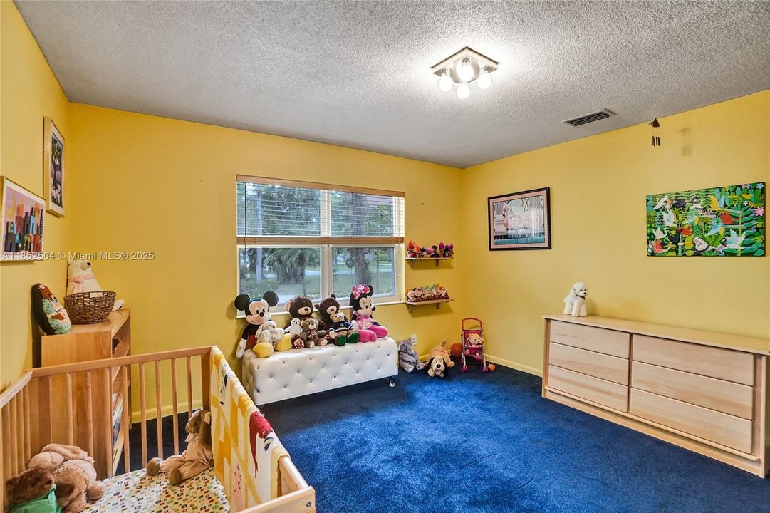 На продажу: $1,348,800 (6 спален, 4 ванн, 4323 Квадратных фут)