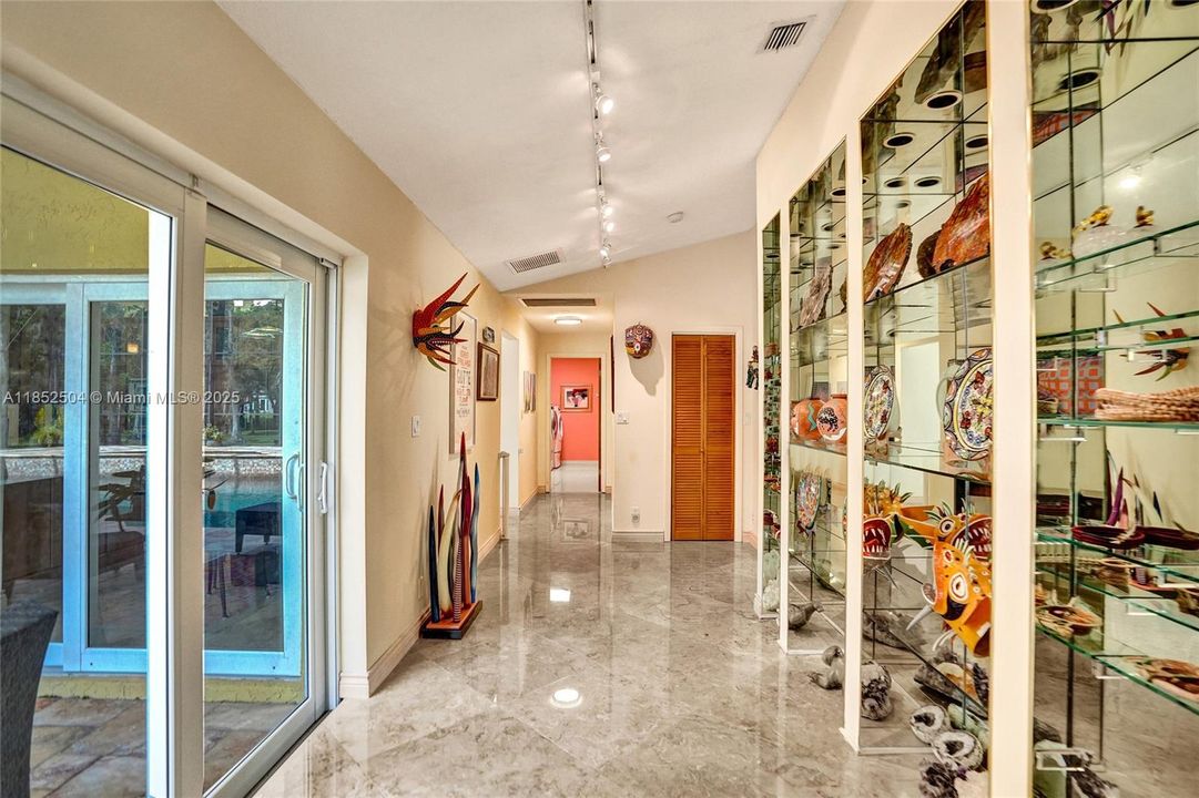 На продажу: $1,348,800 (6 спален, 4 ванн, 4323 Квадратных фут)