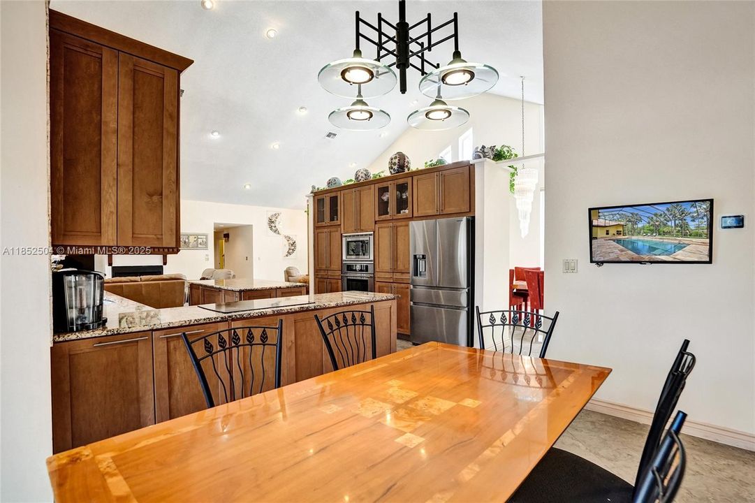 На продажу: $1,348,800 (6 спален, 4 ванн, 4323 Квадратных фут)