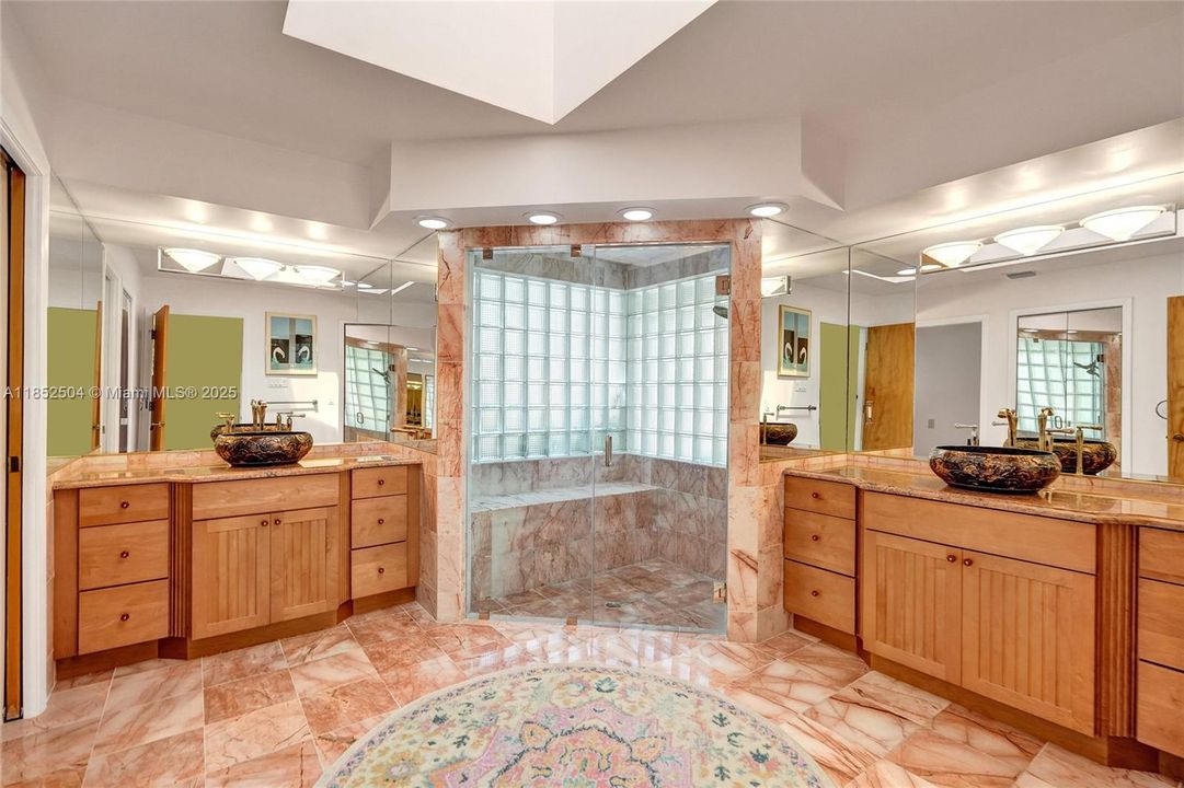 На продажу: $1,348,800 (6 спален, 4 ванн, 4323 Квадратных фут)