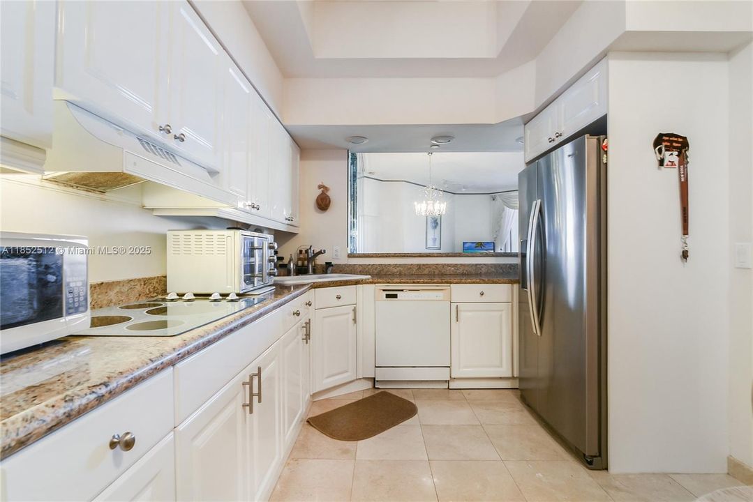 合同活跃: $7,500 (2 贝兹, 2 浴室, 1600 平方英尺)