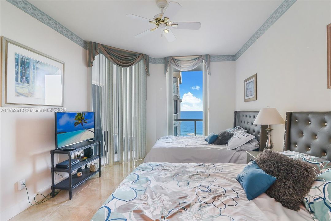 合同活跃: $7,500 (2 贝兹, 2 浴室, 1600 平方英尺)