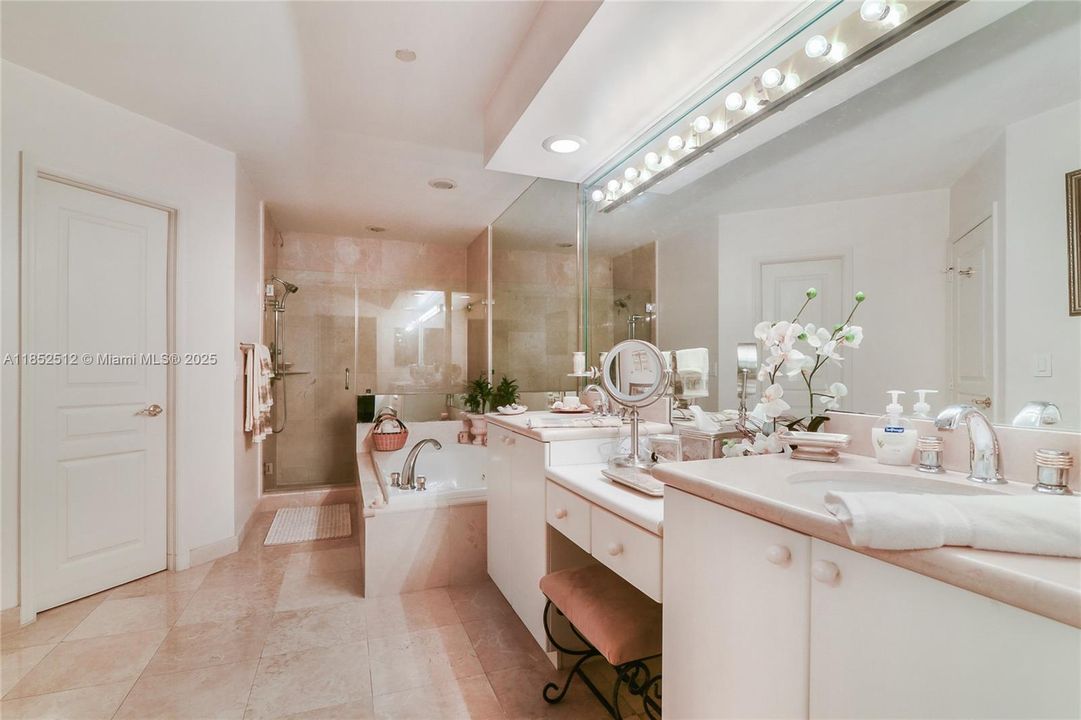 合同活跃: $7,500 (2 贝兹, 2 浴室, 1600 平方英尺)