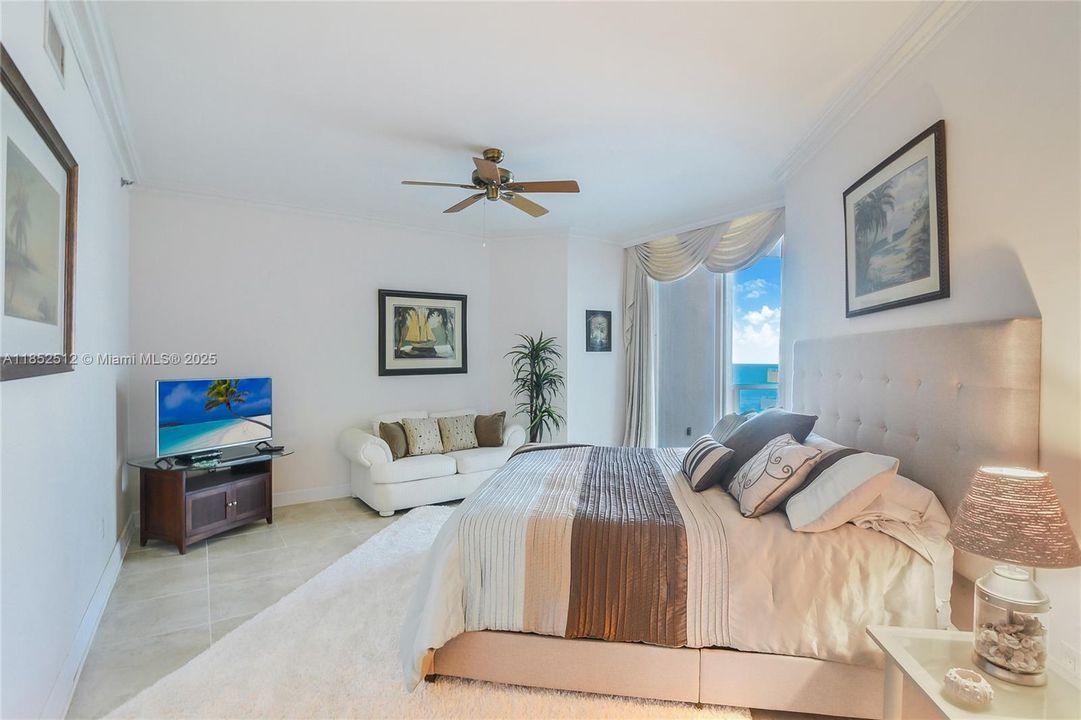 合同活跃: $7,500 (2 贝兹, 2 浴室, 1600 平方英尺)