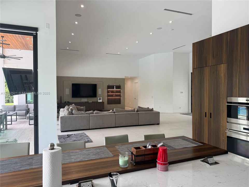 待售: $6,300,000 (7 贝兹, 6 浴室, 4408 平方英尺)