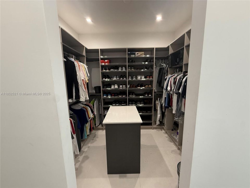 待售: $6,300,000 (7 贝兹, 6 浴室, 4408 平方英尺)