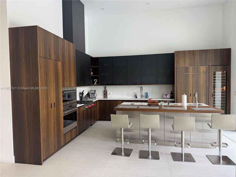 待售: $6,300,000 (7 贝兹, 6 浴室, 4408 平方英尺)