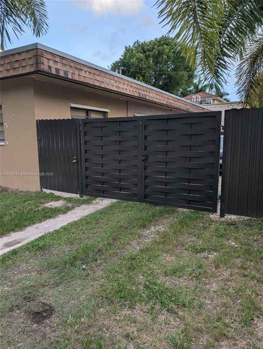 最近租的: $2,000 (2 贝兹, 1 浴室, 900 平方英尺)