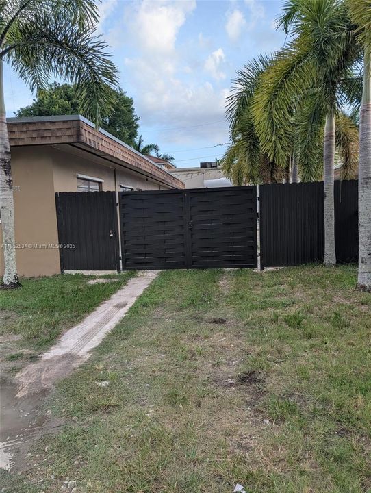 最近租的: $2,000 (2 贝兹, 1 浴室, 900 平方英尺)