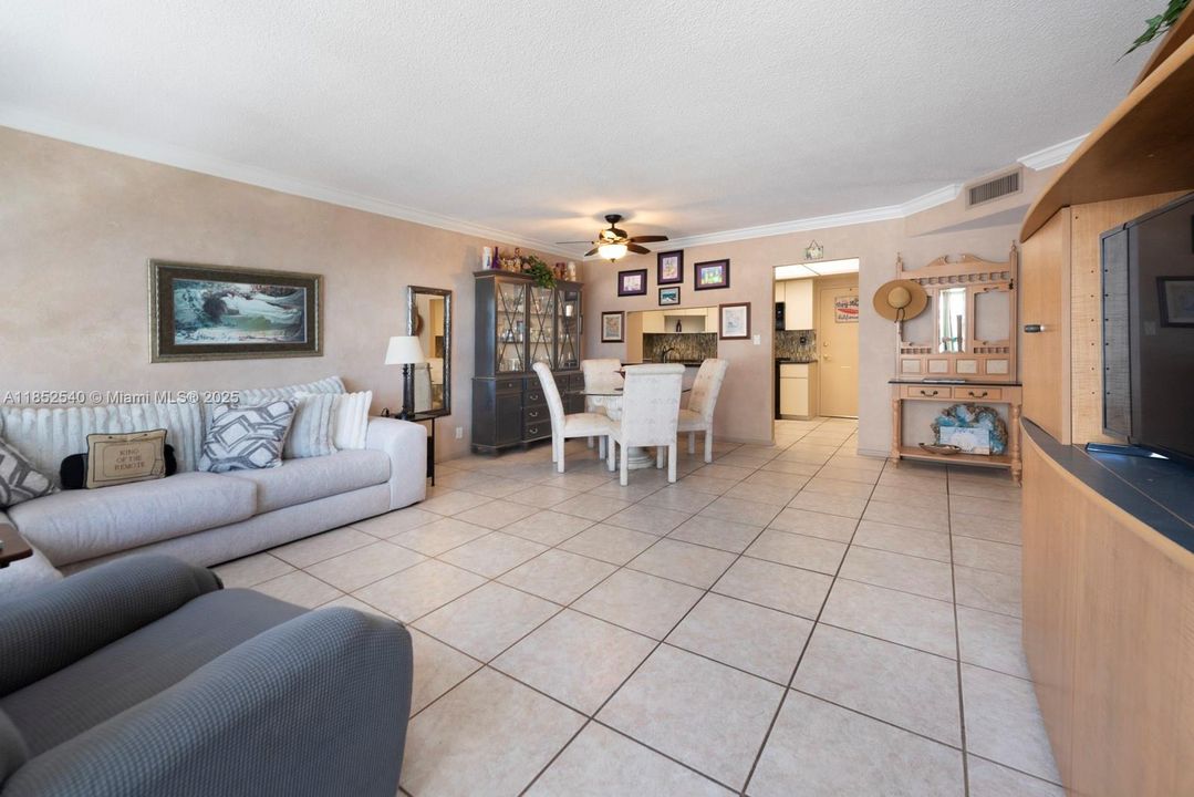 最近售出: $299,900 (1 贝兹, 1 浴室, 850 平方英尺)