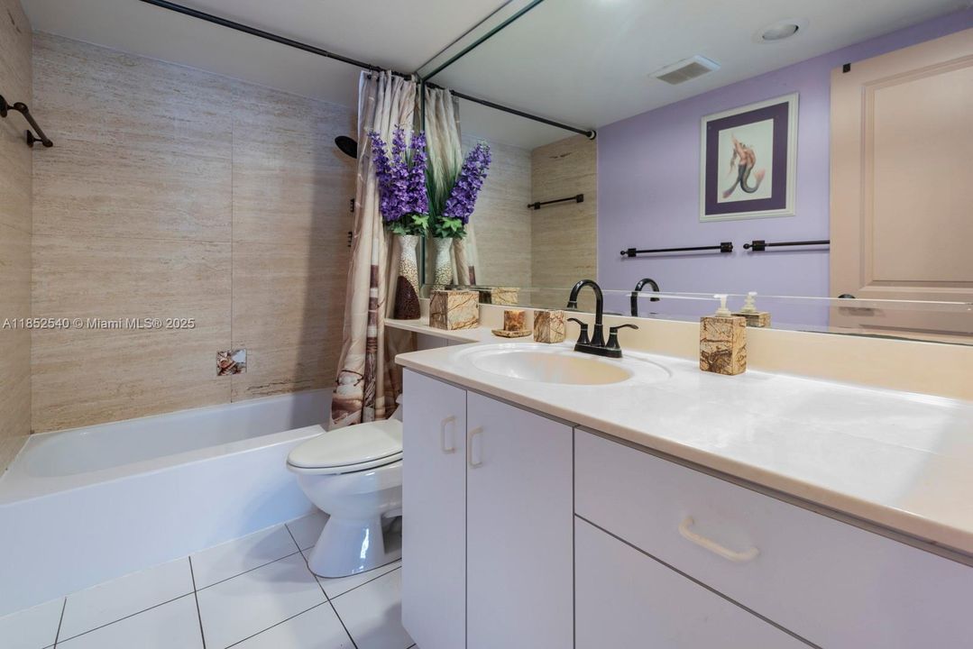 最近售出: $299,900 (1 贝兹, 1 浴室, 850 平方英尺)