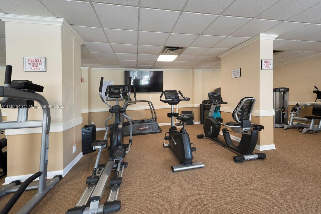 最近售出: $299,900 (1 贝兹, 1 浴室, 850 平方英尺)