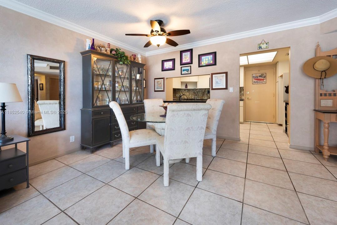 最近售出: $299,900 (1 贝兹, 1 浴室, 850 平方英尺)