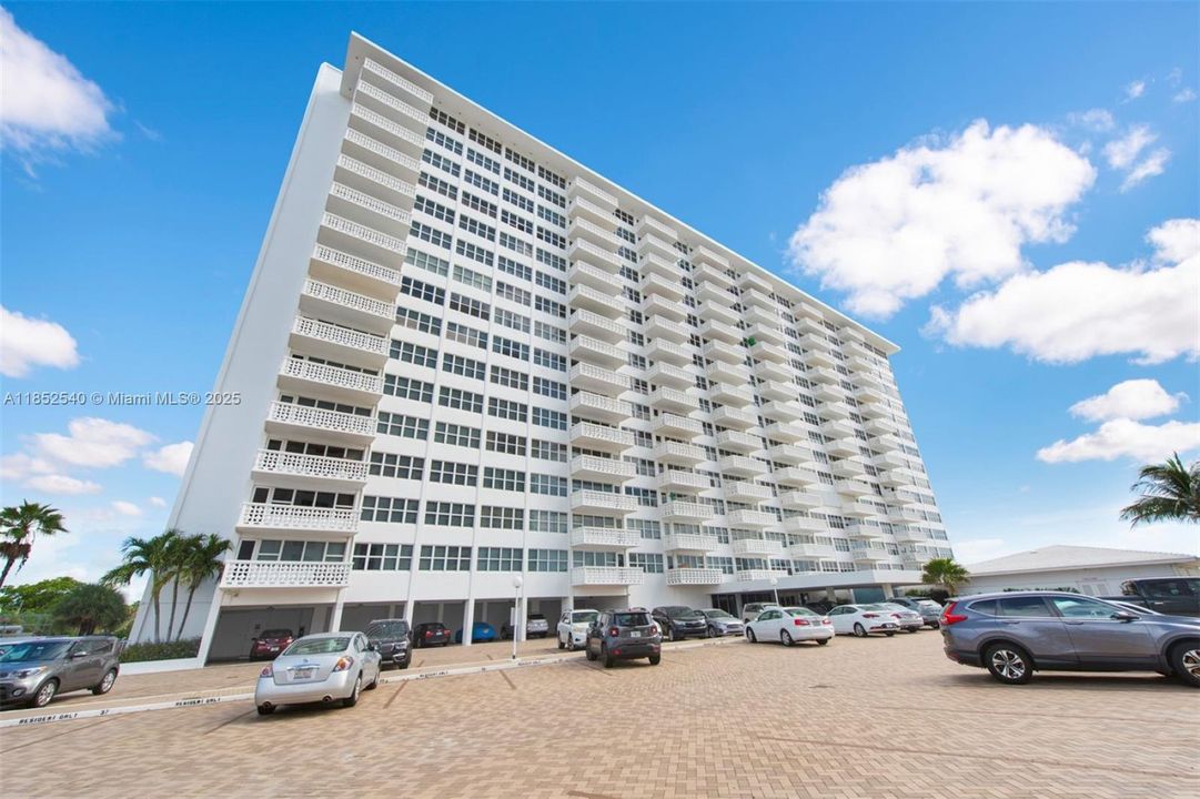 最近售出: $299,900 (1 贝兹, 1 浴室, 850 平方英尺)