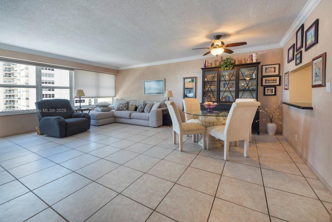 最近售出: $299,900 (1 贝兹, 1 浴室, 850 平方英尺)