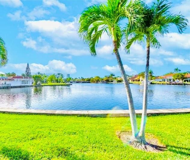 На продажу: $450,000 (2 спален, 3 ванн, 1750 Квадратных фут)