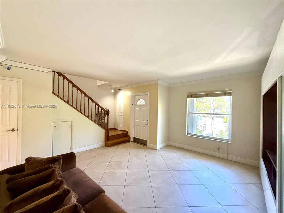 На продажу: $450,000 (2 спален, 3 ванн, 1750 Квадратных фут)