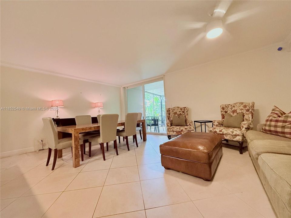 На продажу: $450,000 (2 спален, 3 ванн, 1750 Квадратных фут)