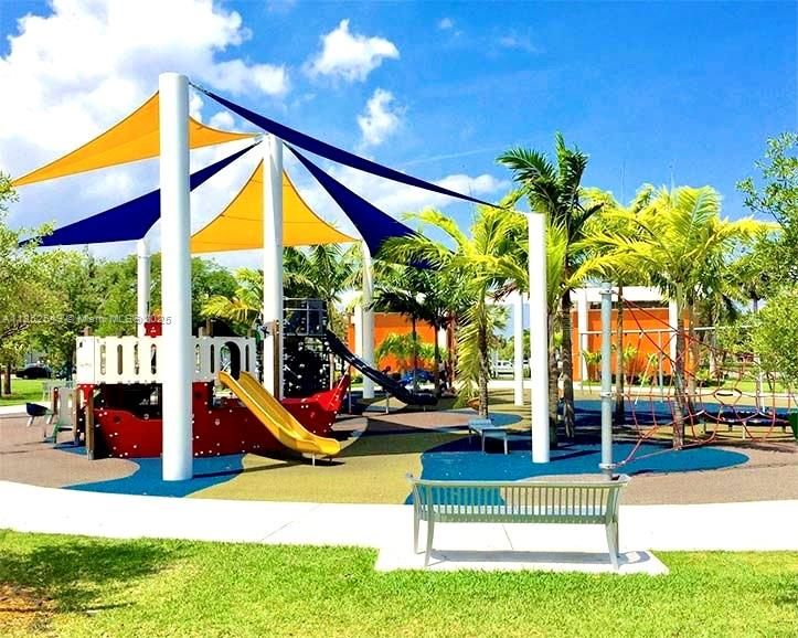 На продажу: $450,000 (2 спален, 3 ванн, 1750 Квадратных фут)