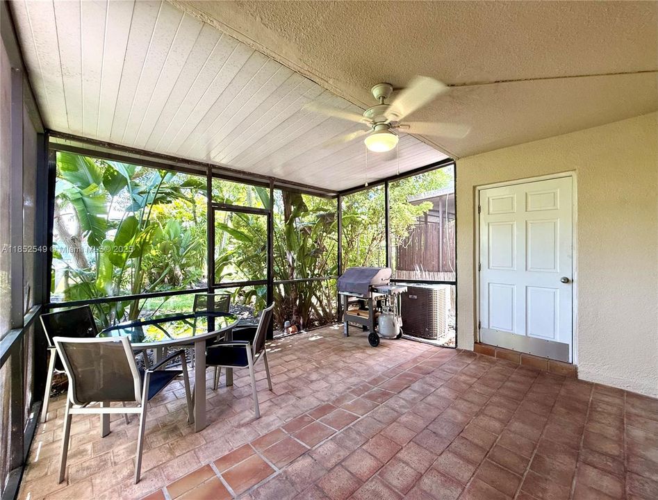 На продажу: $450,000 (2 спален, 3 ванн, 1750 Квадратных фут)