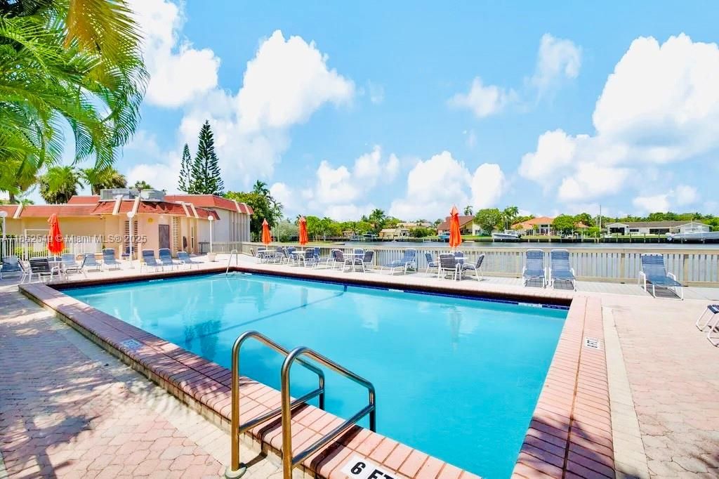 На продажу: $450,000 (2 спален, 3 ванн, 1750 Квадратных фут)