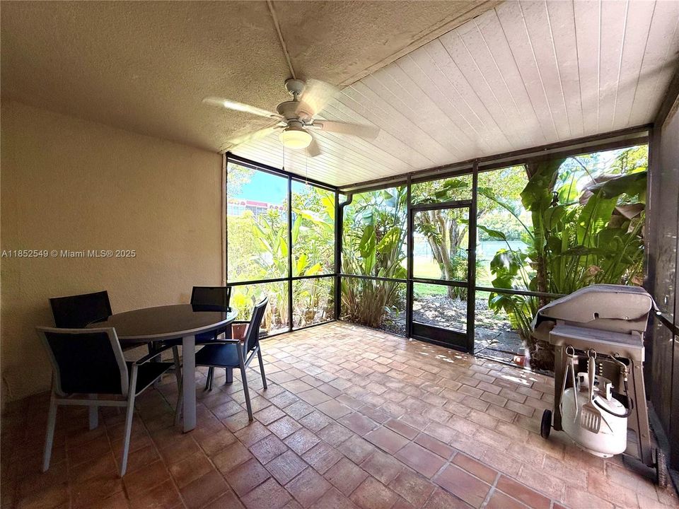 На продажу: $450,000 (2 спален, 3 ванн, 1750 Квадратных фут)