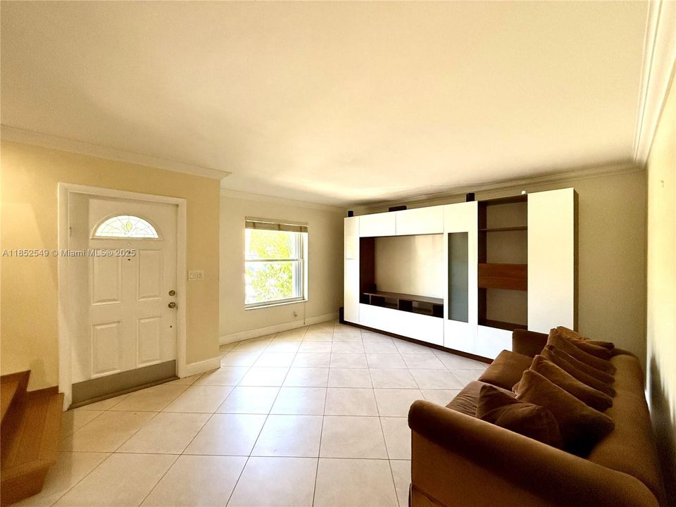 На продажу: $450,000 (2 спален, 3 ванн, 1750 Квадратных фут)