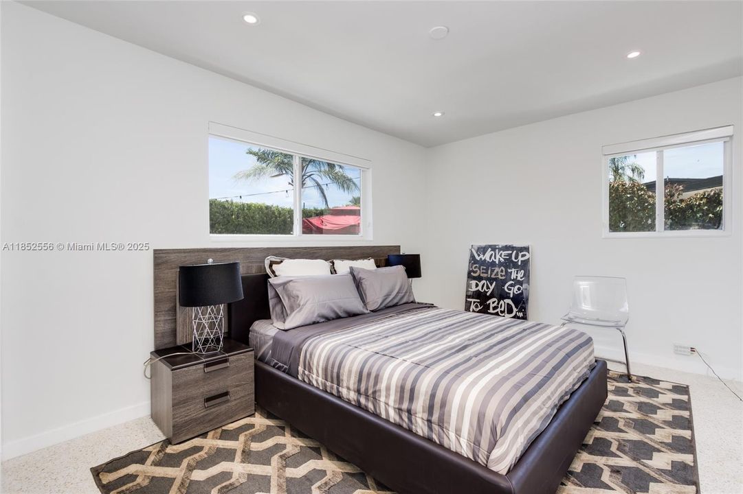 En Venta: $1,395,000 (3 camas, 2 baños, 1570 Pies cuadrados)