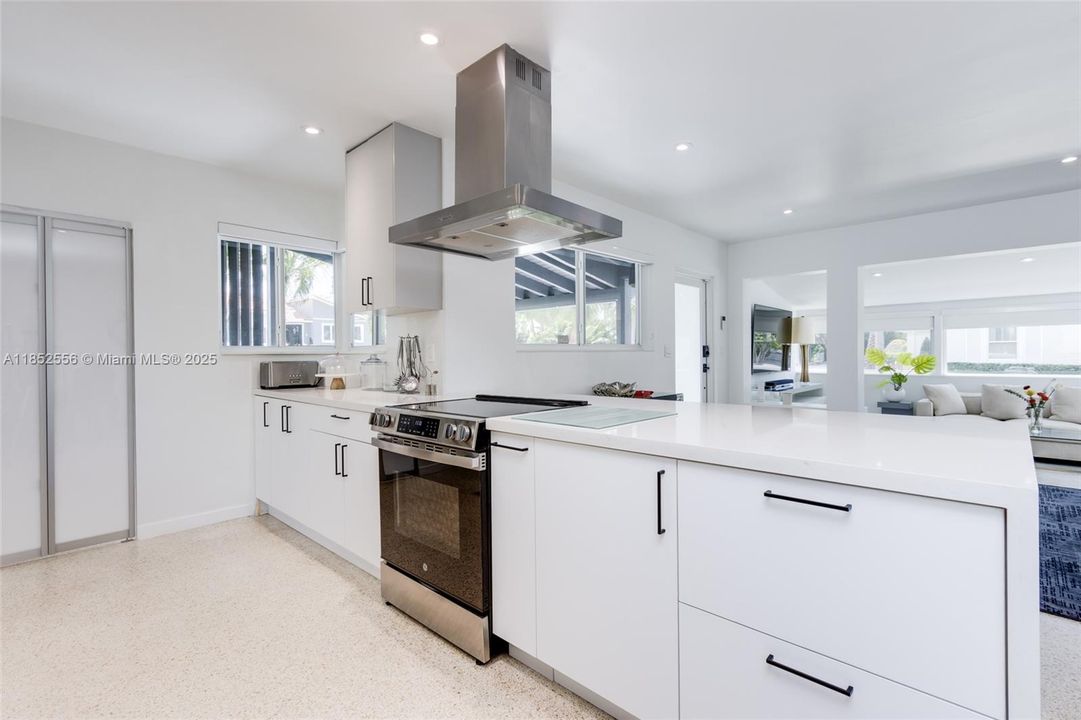 En Venta: $1,395,000 (3 camas, 2 baños, 1570 Pies cuadrados)