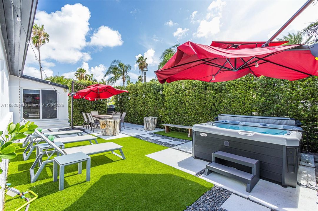 En Venta: $1,395,000 (3 camas, 2 baños, 1570 Pies cuadrados)