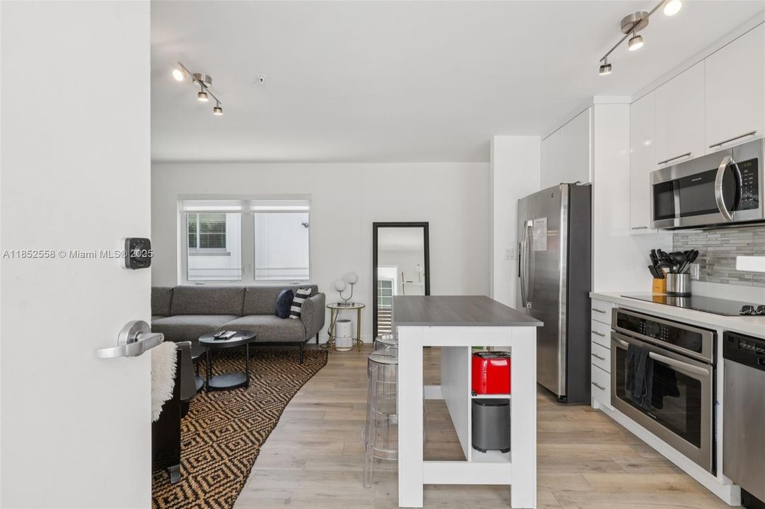 На продажу: $410,000 (1 спален, 1 ванн, 651 Квадратных фут)