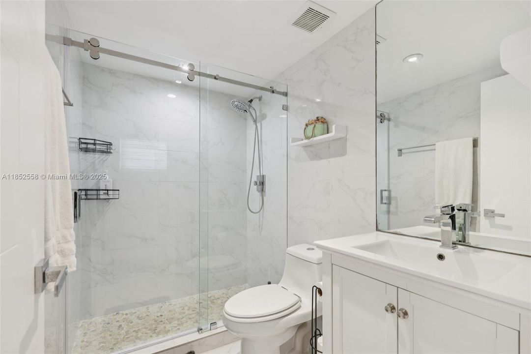 На продажу: $410,000 (1 спален, 1 ванн, 651 Квадратных фут)