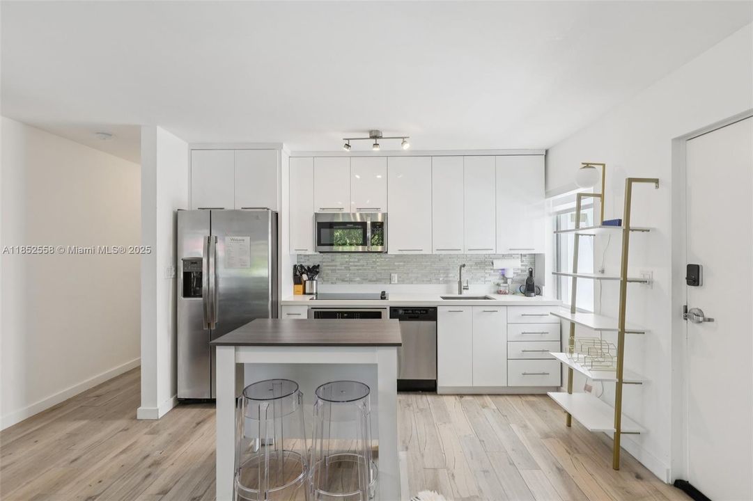 На продажу: $410,000 (1 спален, 1 ванн, 651 Квадратных фут)