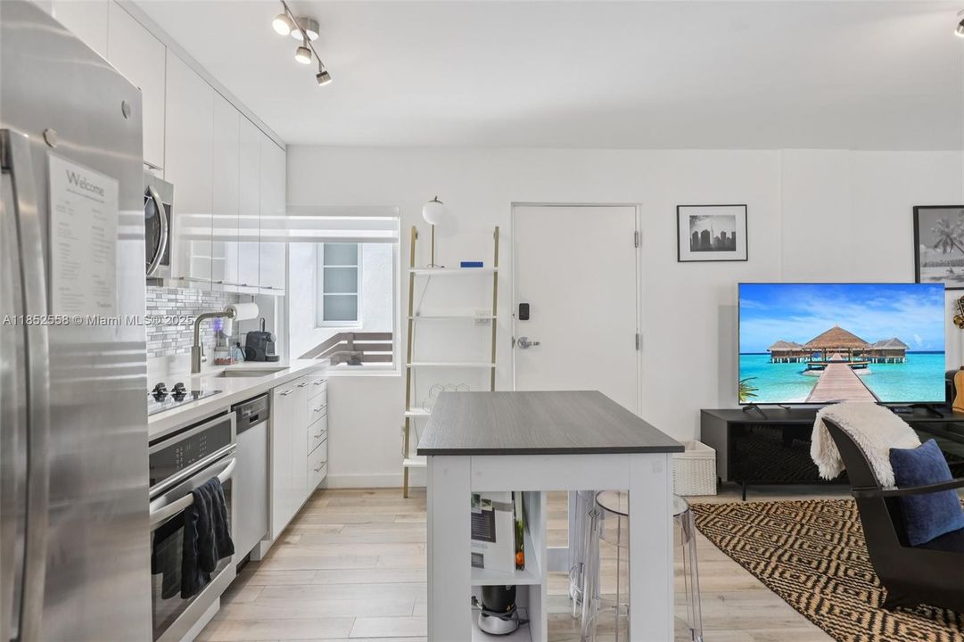 На продажу: $410,000 (1 спален, 1 ванн, 651 Квадратных фут)