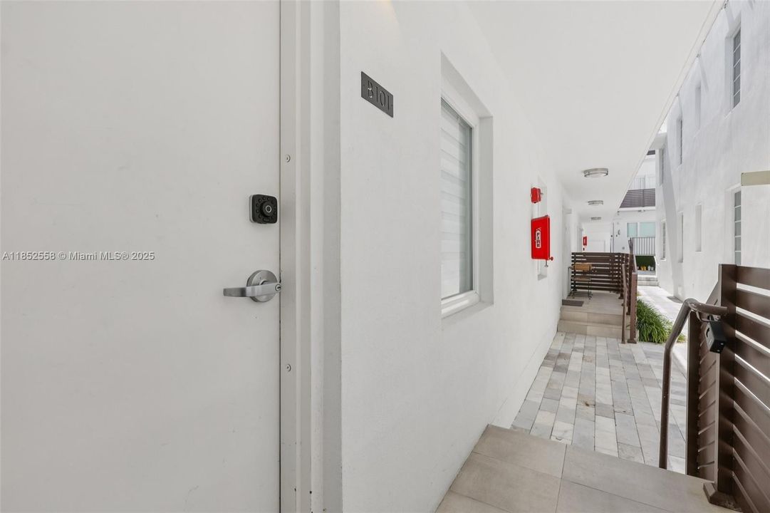 На продажу: $410,000 (1 спален, 1 ванн, 651 Квадратных фут)