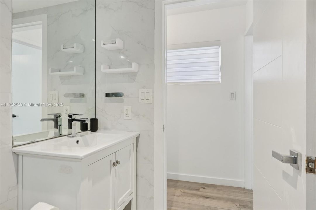 На продажу: $410,000 (1 спален, 1 ванн, 651 Квадратных фут)