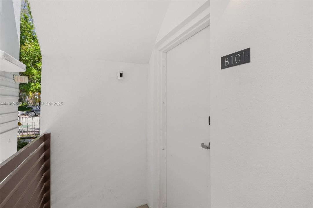 На продажу: $410,000 (1 спален, 1 ванн, 651 Квадратных фут)