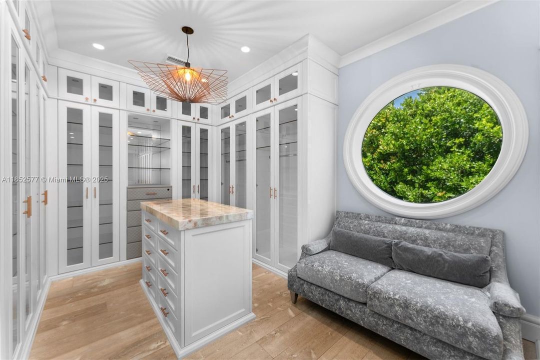 待售: $5,950,000 (5 贝兹, 4 浴室, 4352 平方英尺)