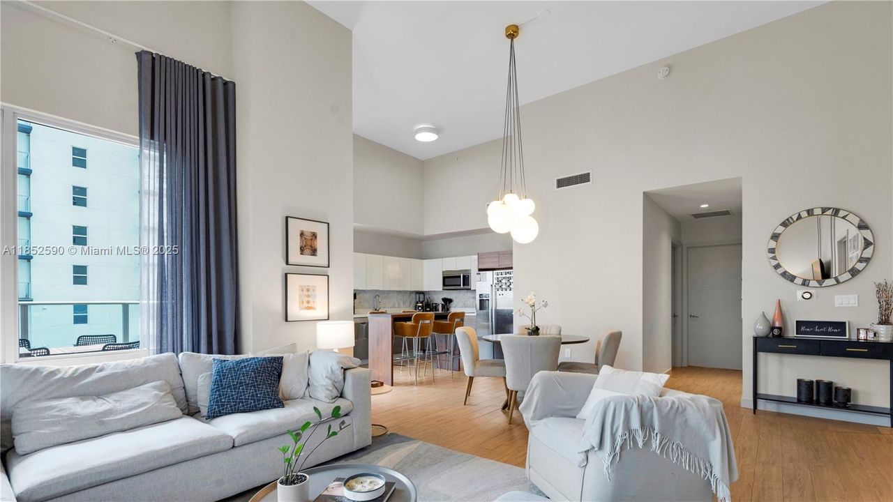 Recently Sold: $1,030,000 (3 beds, 3 baths, 1638 Square Feet)