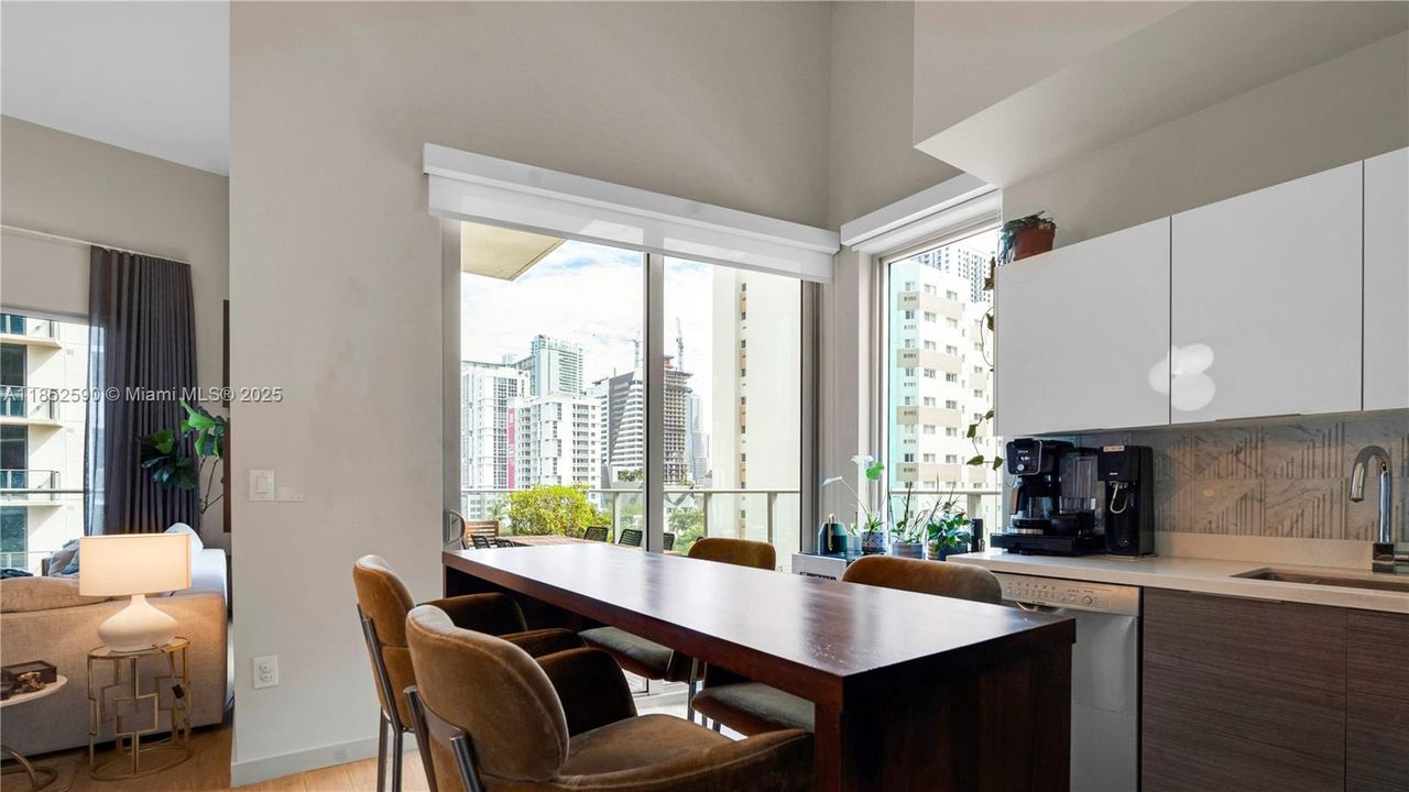 Recently Sold: $1,030,000 (3 beds, 3 baths, 1638 Square Feet)