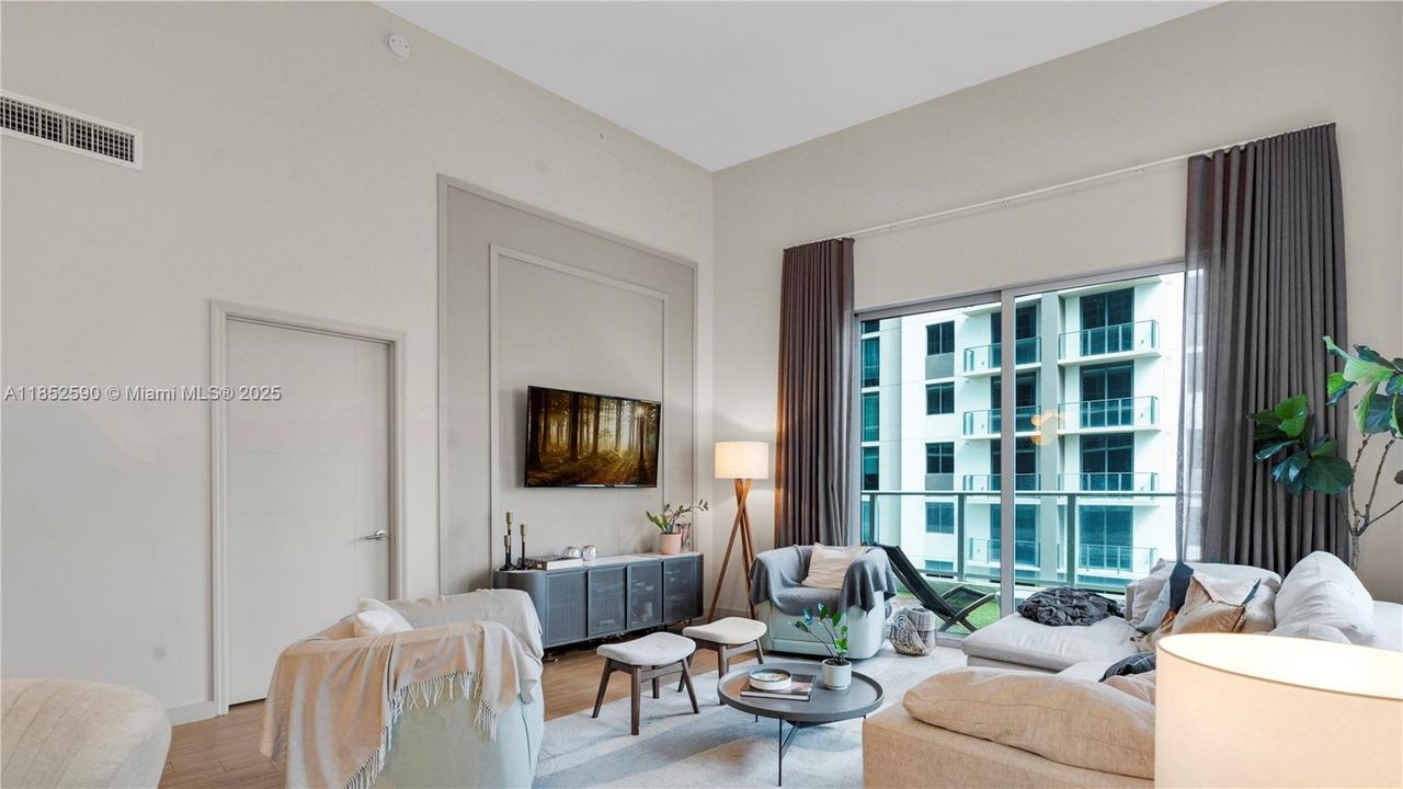 Recently Sold: $1,030,000 (3 beds, 3 baths, 1638 Square Feet)