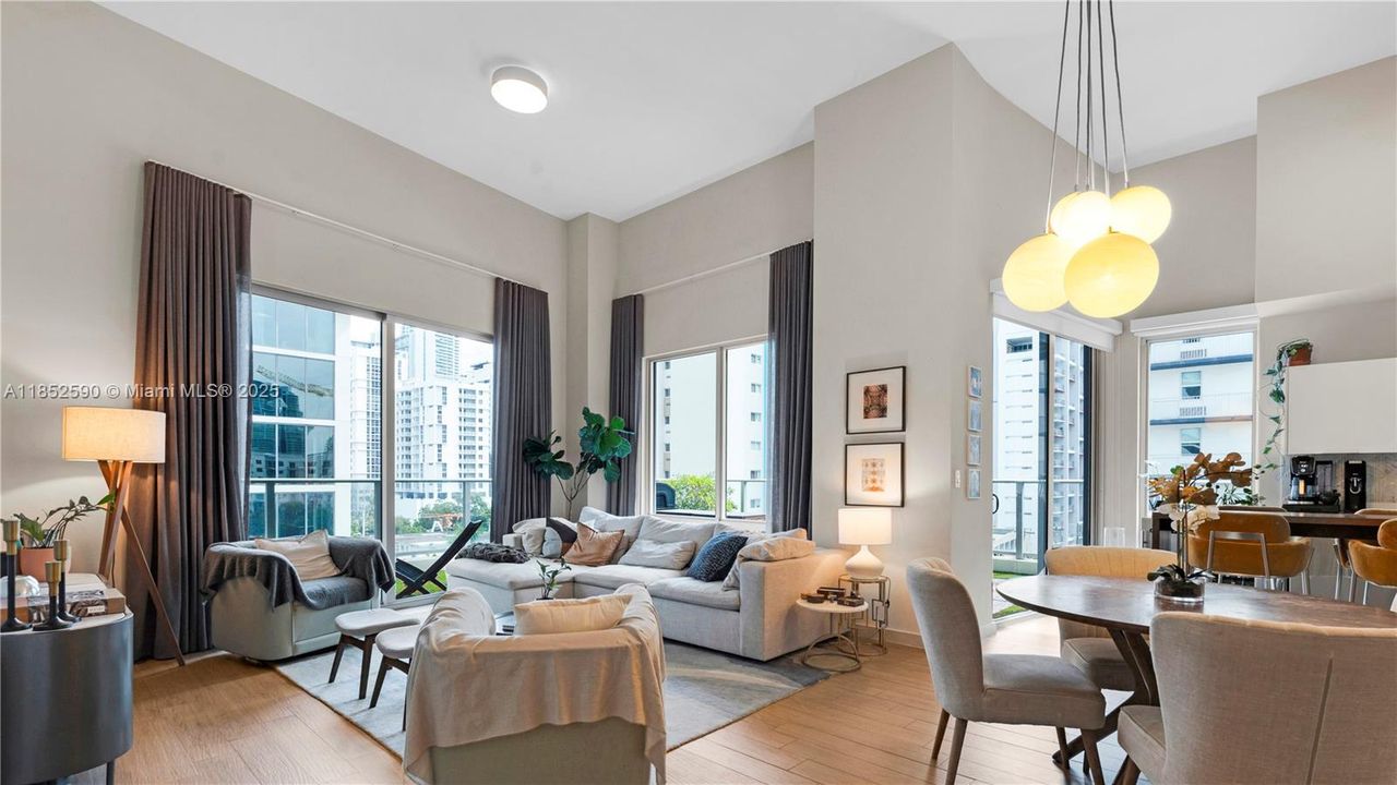 Recently Sold: $1,030,000 (3 beds, 3 baths, 1638 Square Feet)