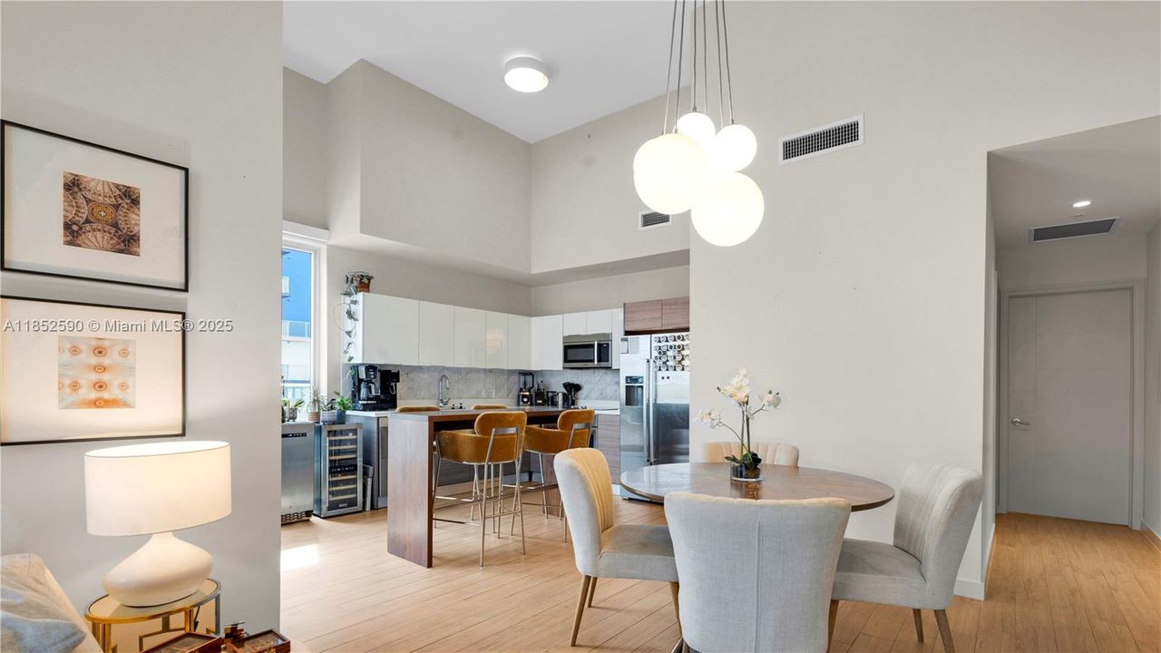 Recently Sold: $1,030,000 (3 beds, 3 baths, 1638 Square Feet)