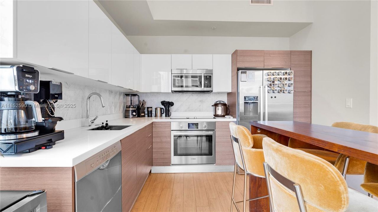 Recently Sold: $1,030,000 (3 beds, 3 baths, 1638 Square Feet)