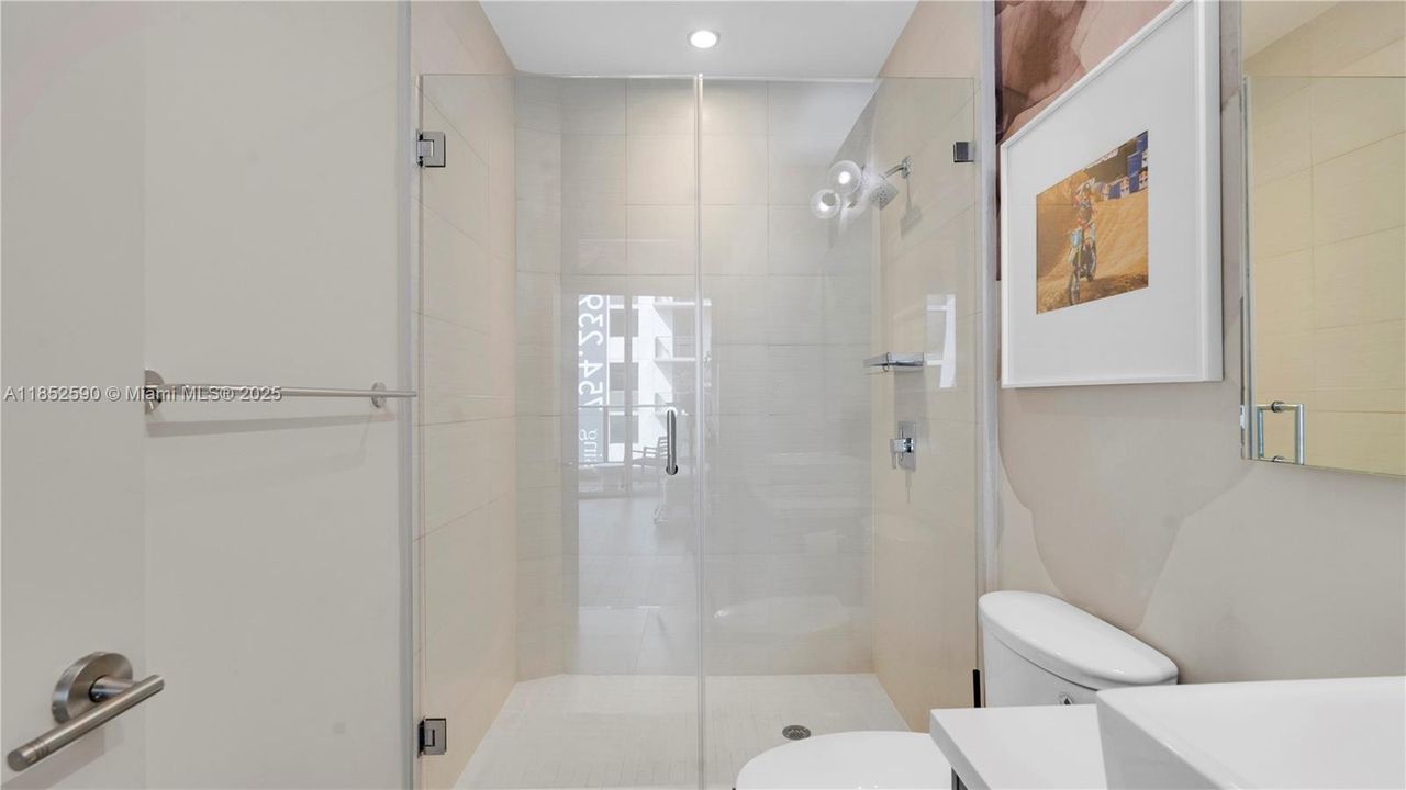 Recently Sold: $1,030,000 (3 beds, 3 baths, 1638 Square Feet)