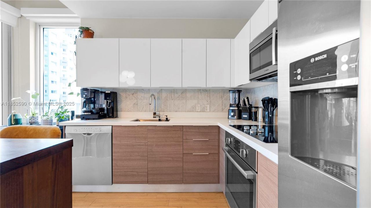 Recently Sold: $1,030,000 (3 beds, 3 baths, 1638 Square Feet)