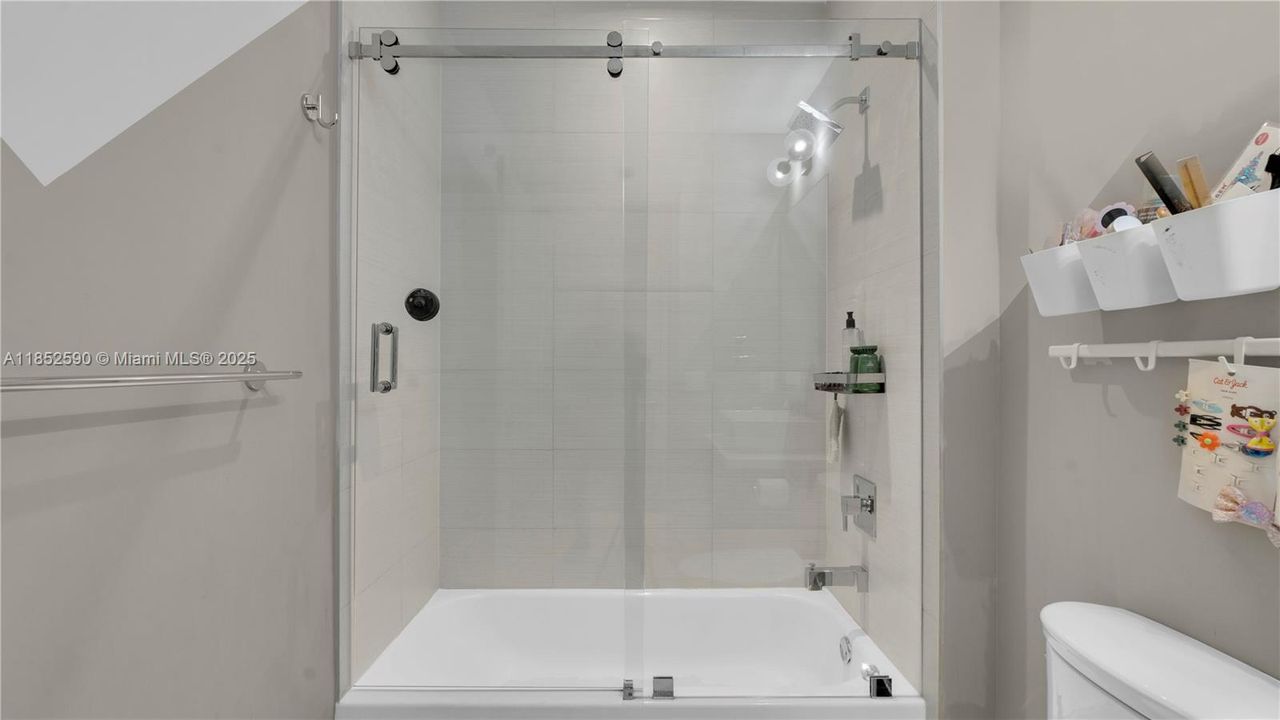 Recently Sold: $1,030,000 (3 beds, 3 baths, 1638 Square Feet)