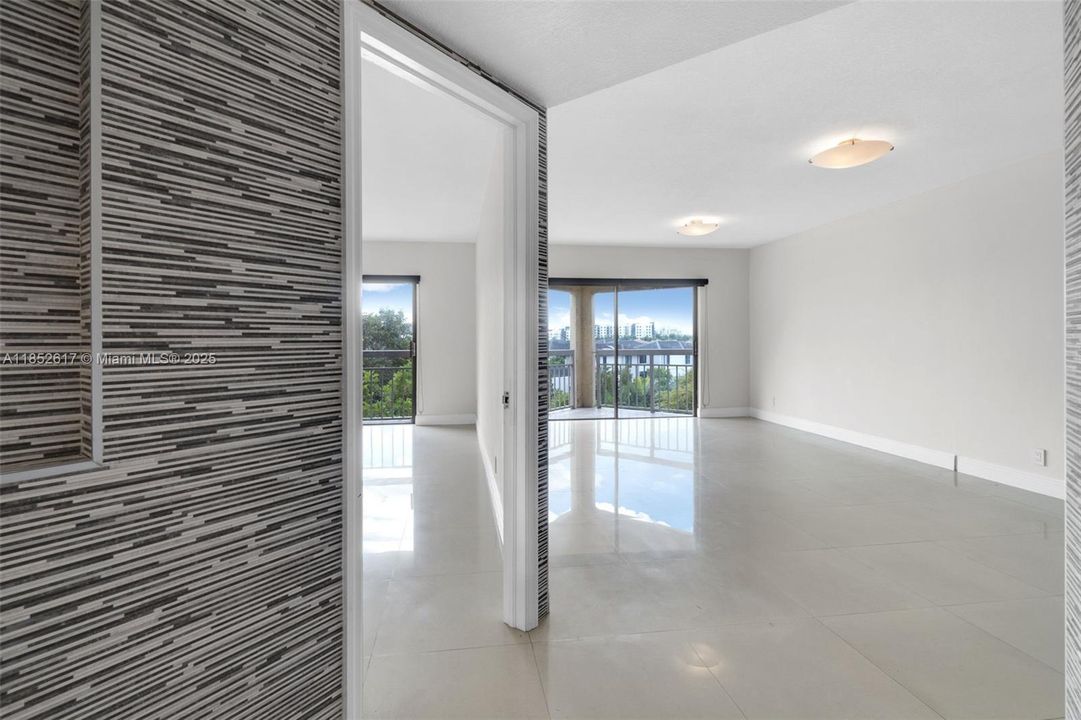 Vendido Recientemente: $330,000 (2 camas, 2 baños, 1036 Pies cuadrados)